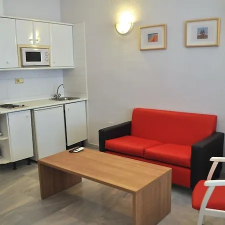 Szálloda First Flatotel Internacional